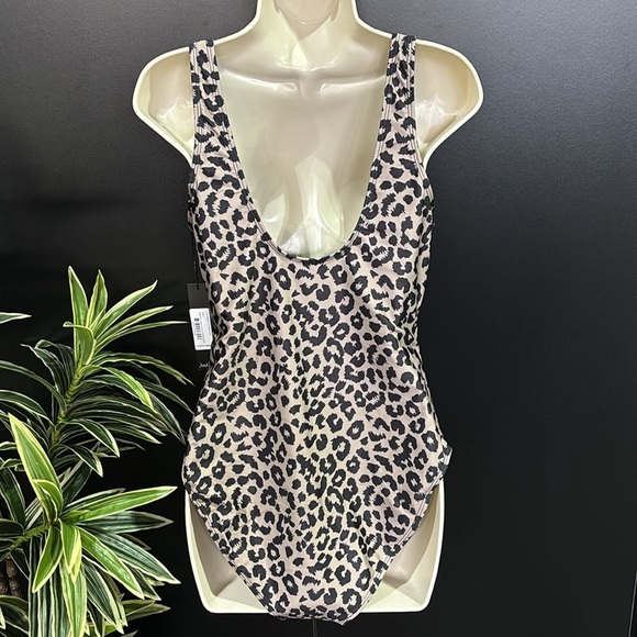 Nicole Miller Cheetah print one piece swimsuit,scoop back, padded, summer - Picture 2 of 12